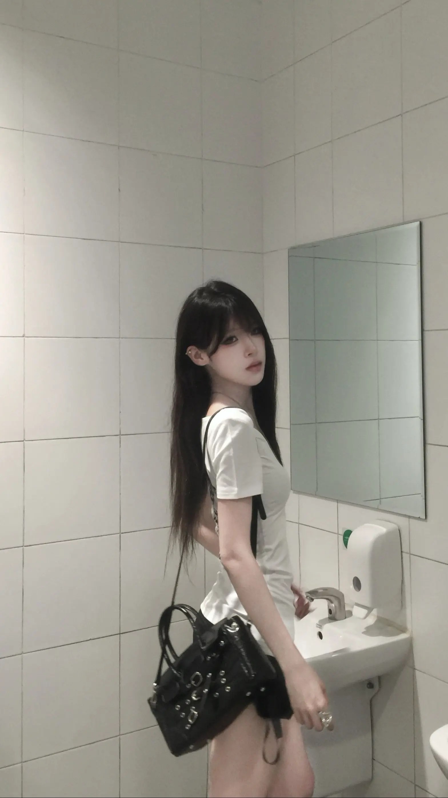 你的拷打文案配上你的儿童身材毫无杀伤力