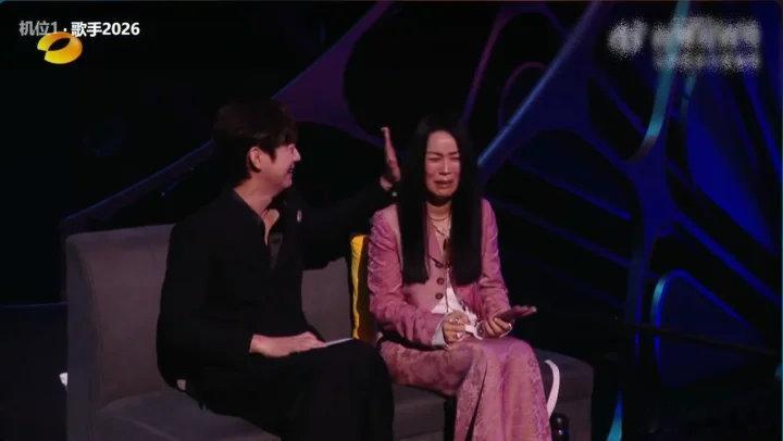 窦靖童把那英唱哭了窦靖童把那英唱哭了何炅给那英擦眼泪窦靖童 王菲的声音唱窦唯