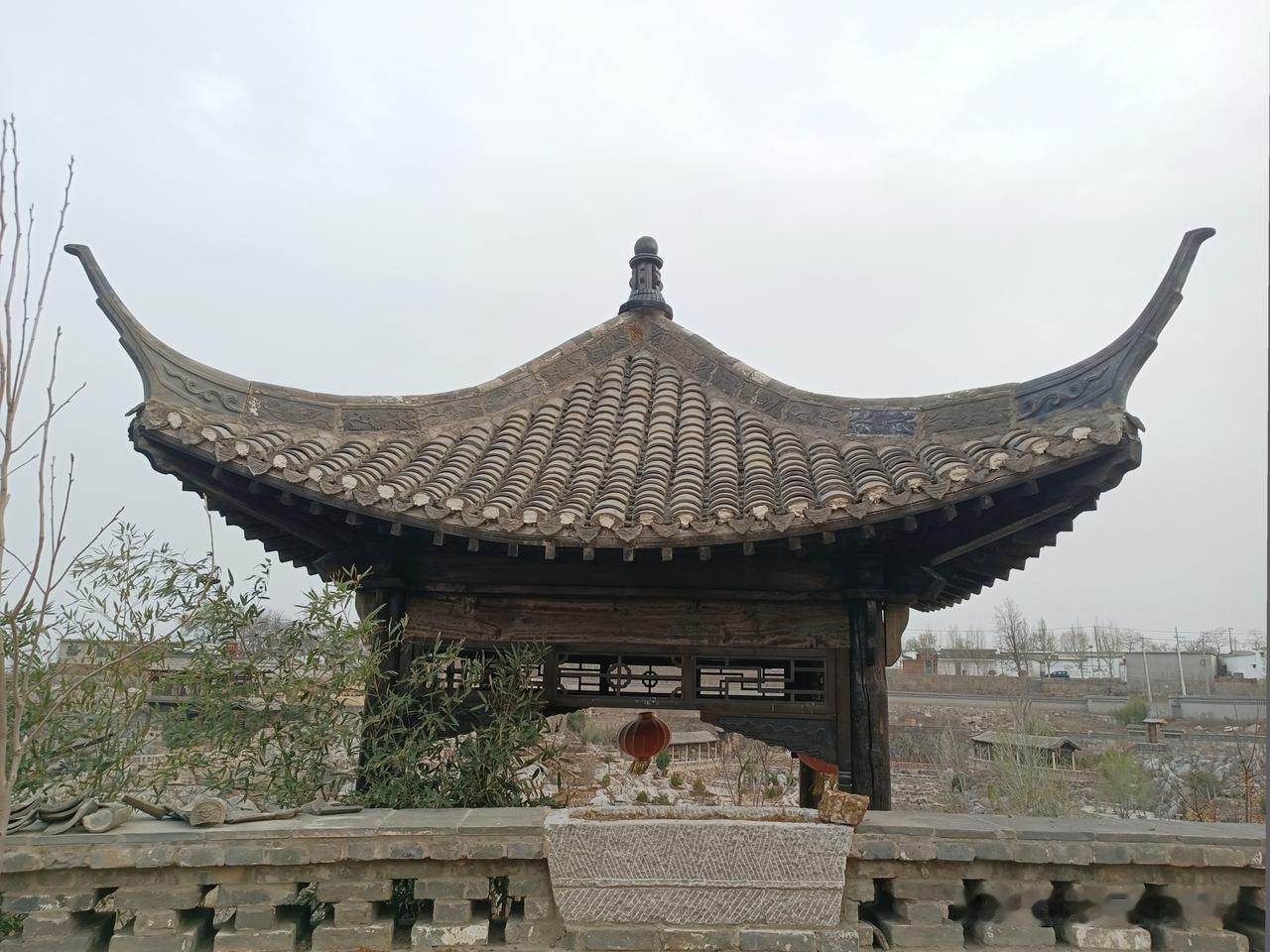 何为“古村夕照”？

何为“古村夕照”，不知哪位大家窥见（觉察到）如此意境？！