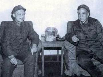 1984年，开国少将钟伟病重住院，大将黄克诚去看他。聊天时，黄克诚问钟伟，老家还