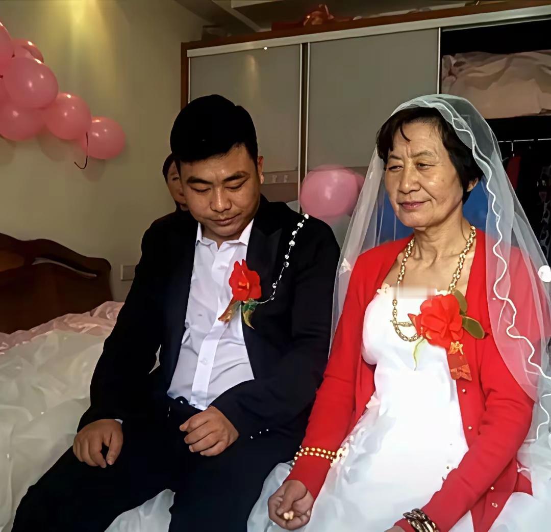 都说爱情不分年龄，真爱与年龄无关！
话是这么说，但现实却不一定。
比如图中的新娘