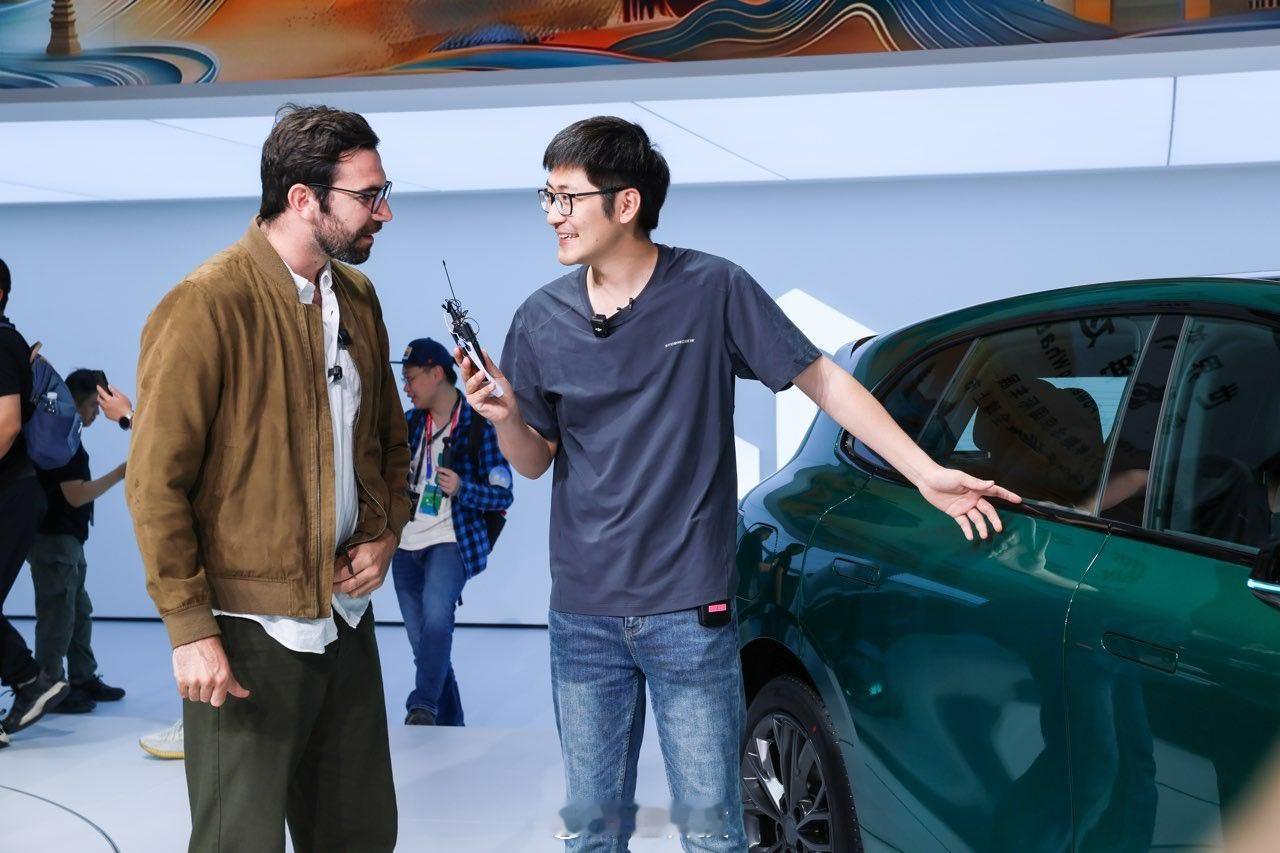 开Lafa5Ultra自己爽就对了  新能源汽车的发展已经进入了细分化竞争阶段，