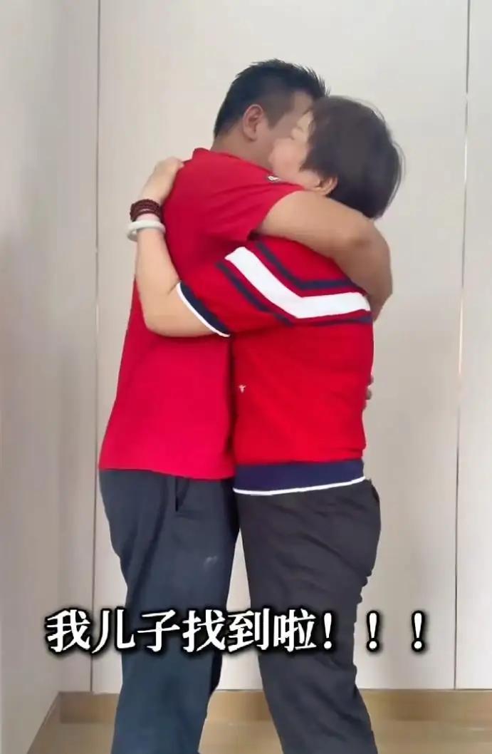 2007年11月12日，广东东莞的邓惠东经历了人生最黑暗的一天。她9个月大的儿子