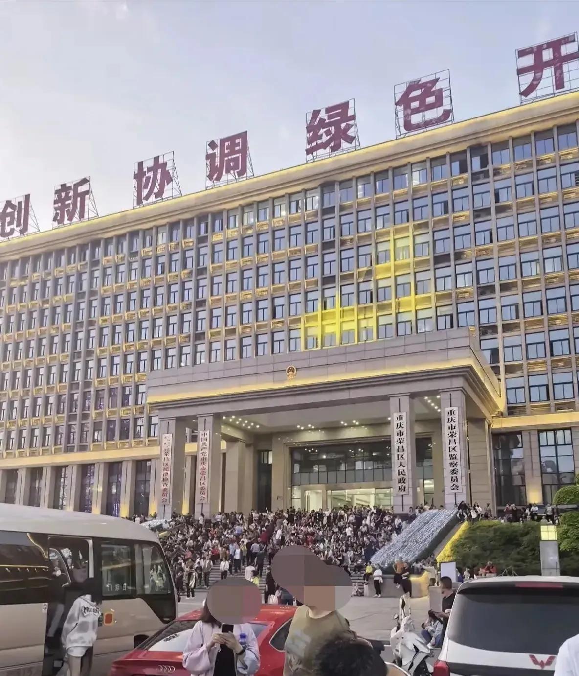 高洪波有点“不管是黑猫白猫，抓到老鼠就是好猫”的味道了。现在的荣昌，所有和旅游相