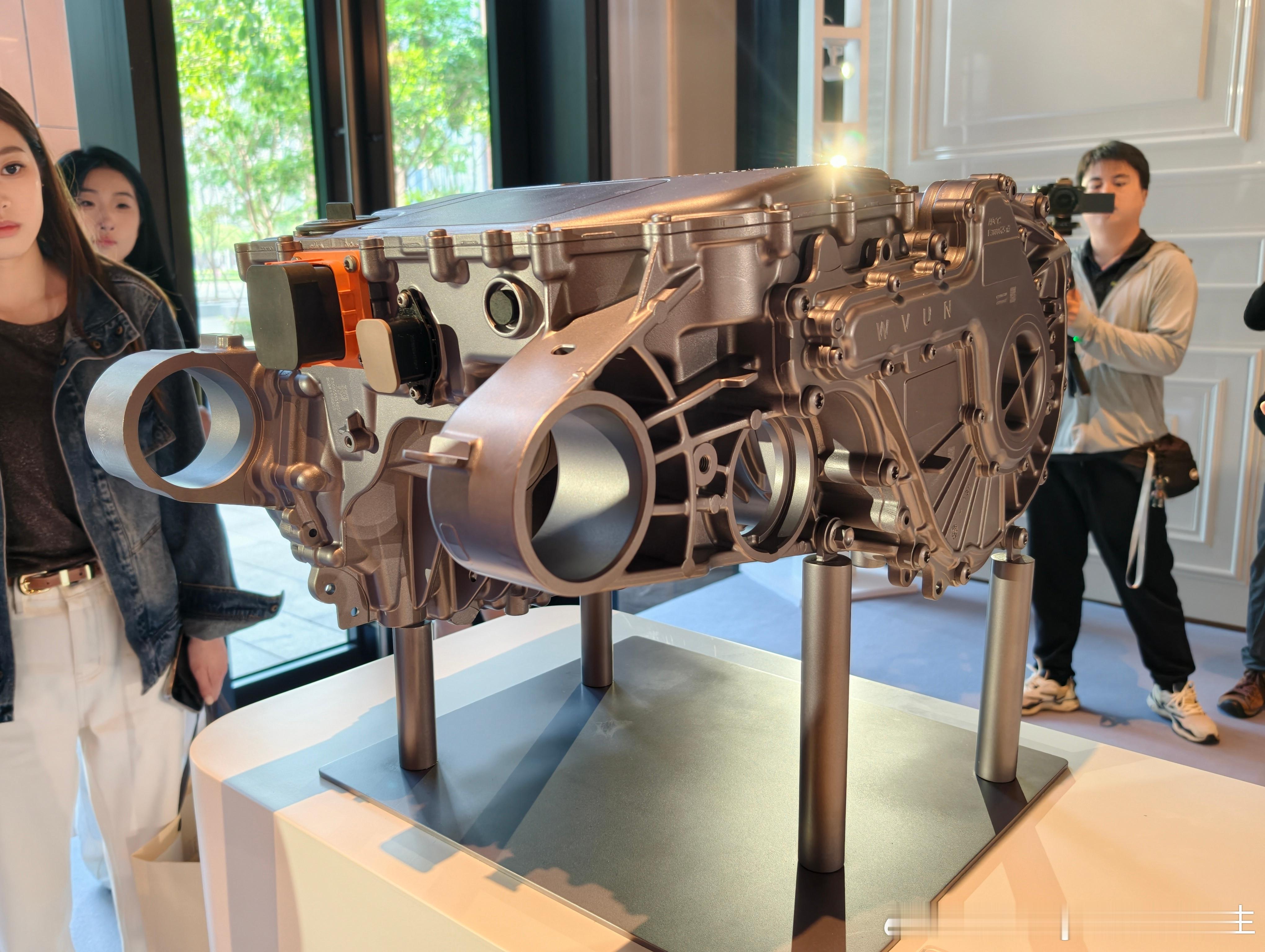 周末参加乐道的活动，也终于知道了为什么乐道L90的前备厢这么大了。没有无缘无故的