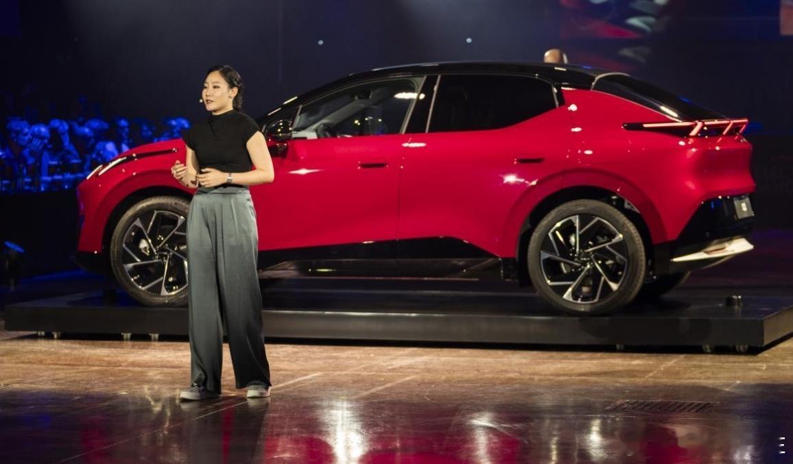 领克02发布，单电机后驱。意大利当地时间10月11日，领克02欧洲上市了，价格为