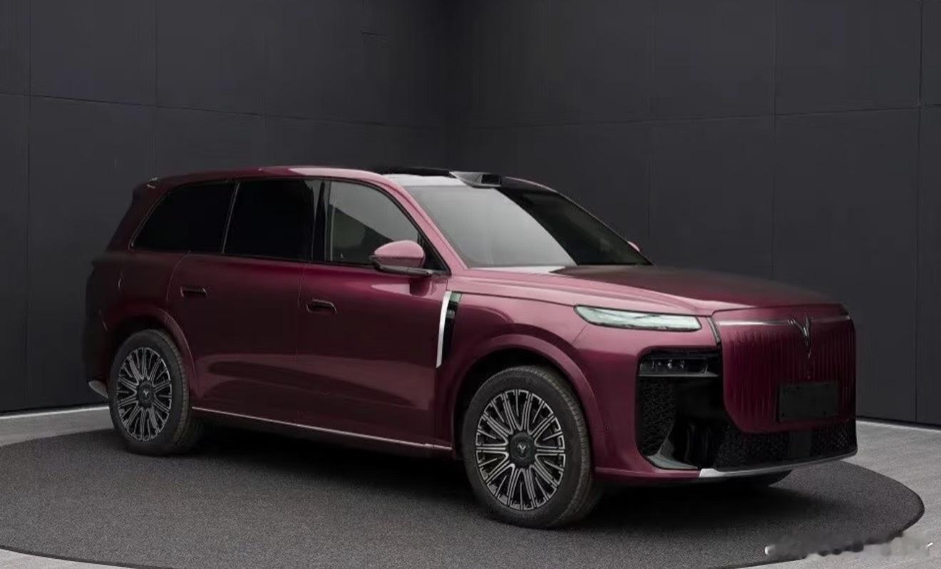 我的岚图泰山快要交付了今天看到还有小一号的泰山8五座布局，不想买六座的可以等等了