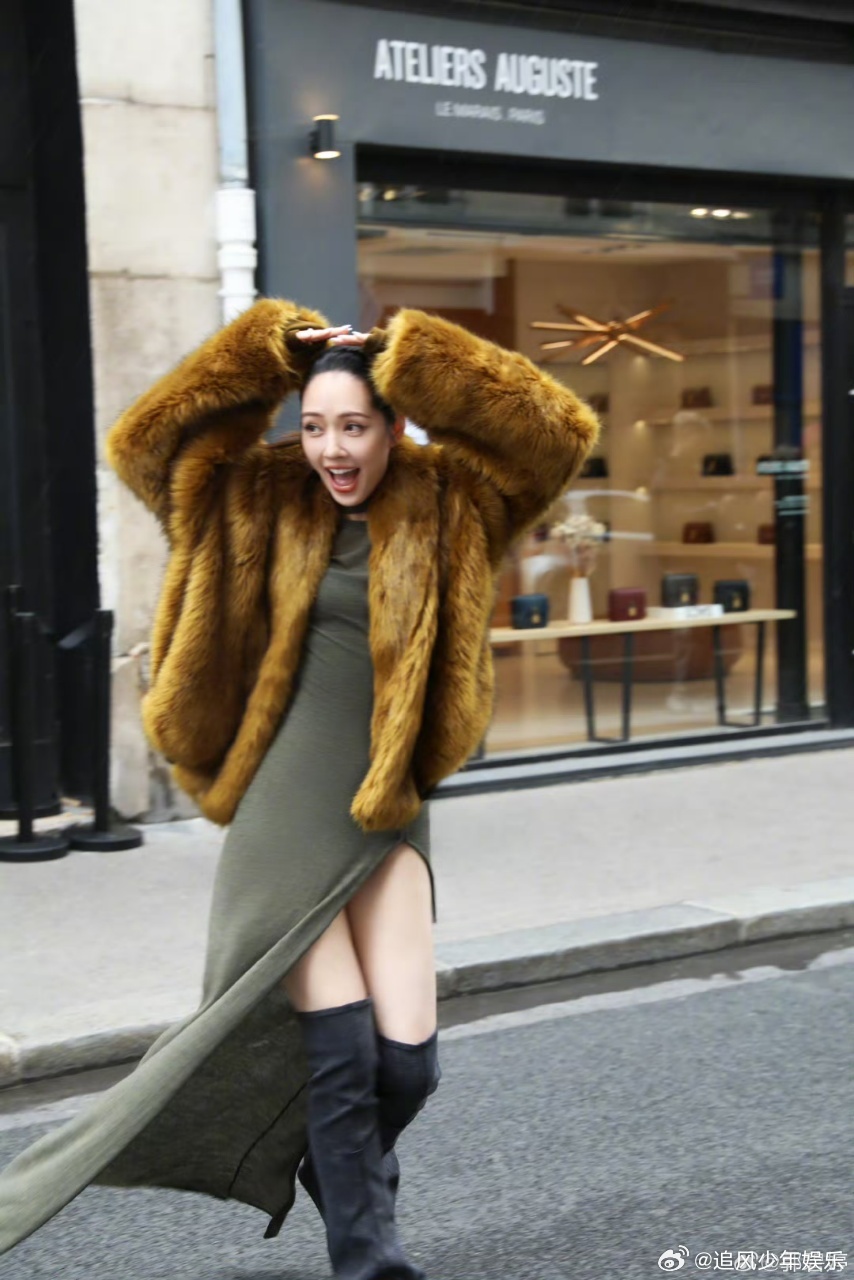 谢依霖用郭碧婷送的杯子装酱油风华合伙人 时代姐妹花的感情太好磕了，礼物不用来摆着