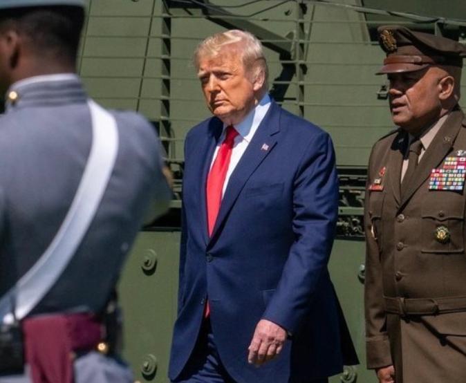 特朗普摊牌了！针对马斯克成立“美国党”，美国总统特朗普直接在社交平台上发布长文“