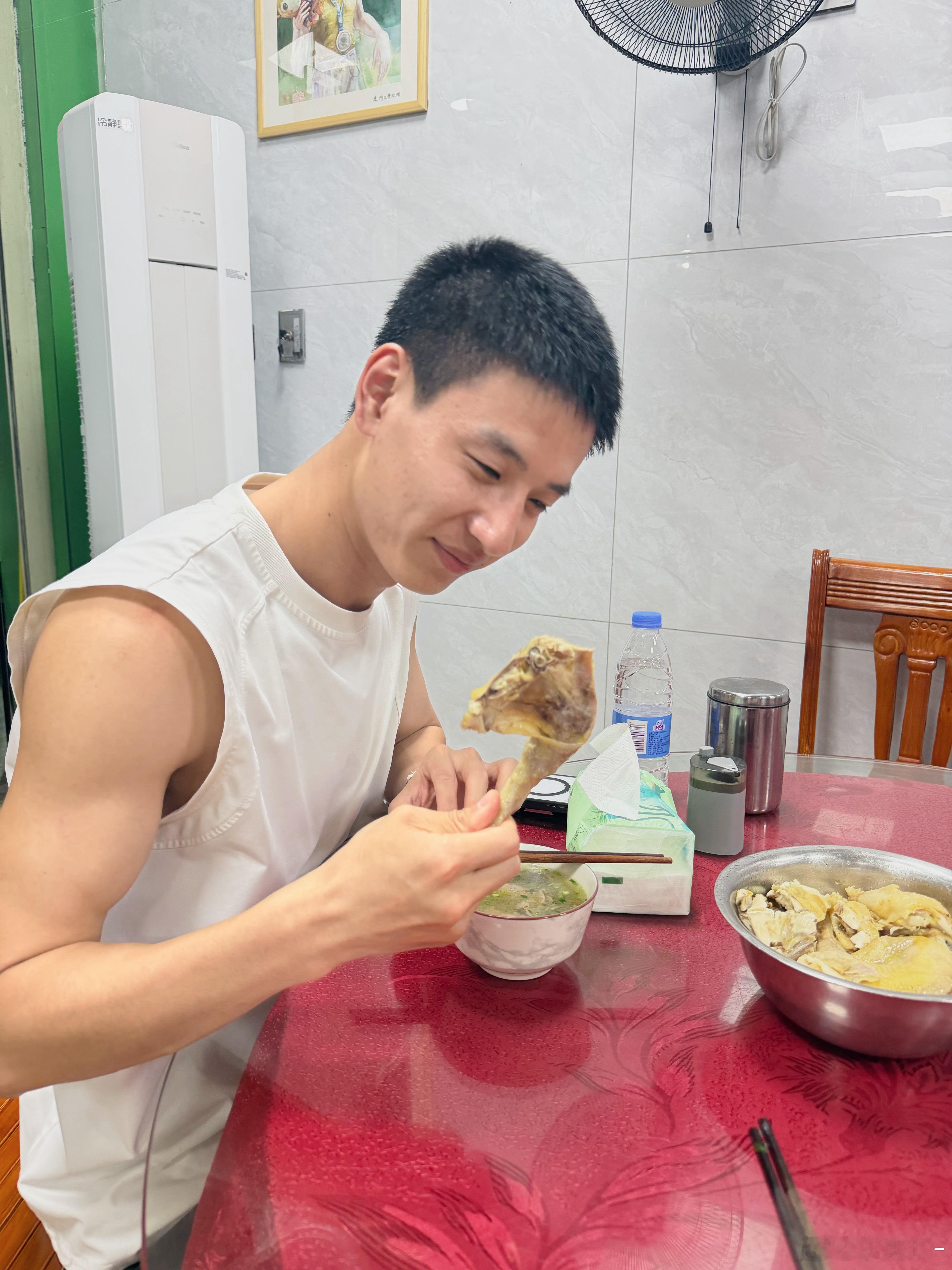 回到家第一时间就吃上了妈妈牌河田鸡鸡腿🍗回家补补跑步跑步超话