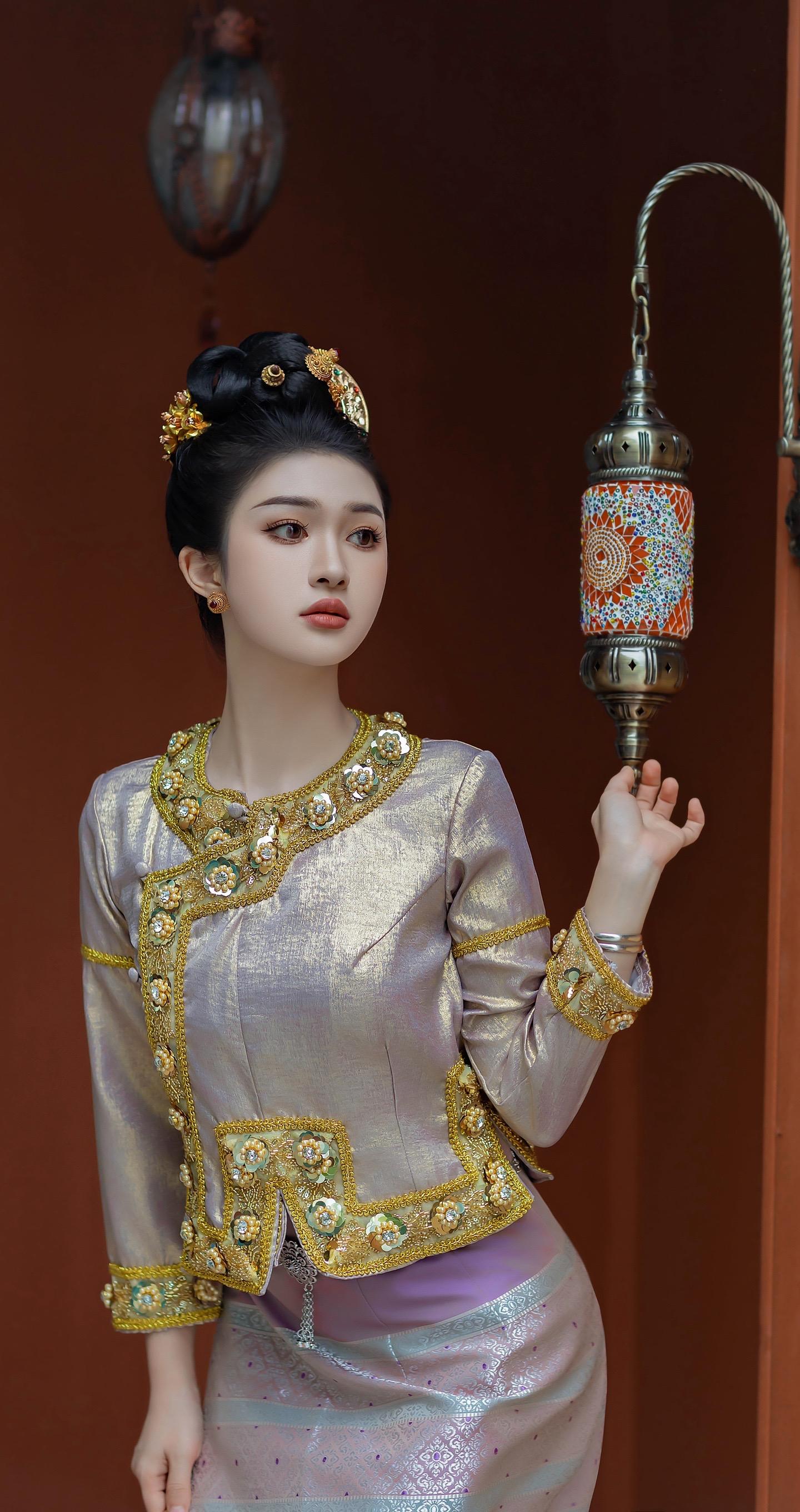 穿亮色 果然好看。