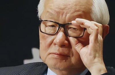 台积电创始人张忠谋再次语出惊人，他说：“如果美国想扼杀他们，中国真的无能为力！”