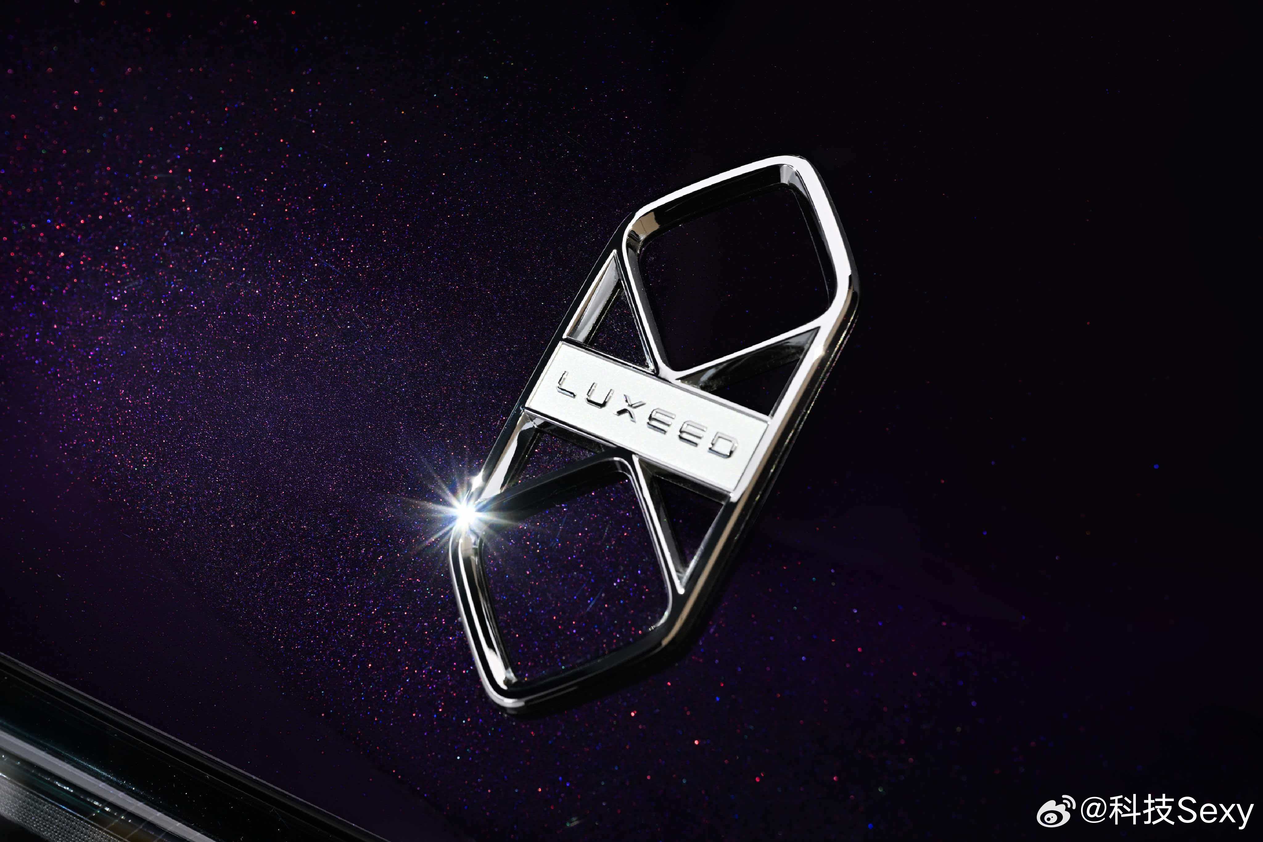 今年MPV王炸鸿蒙智行首款旗舰MPV智界V9来了！下午看看实车华为春季全场景新品