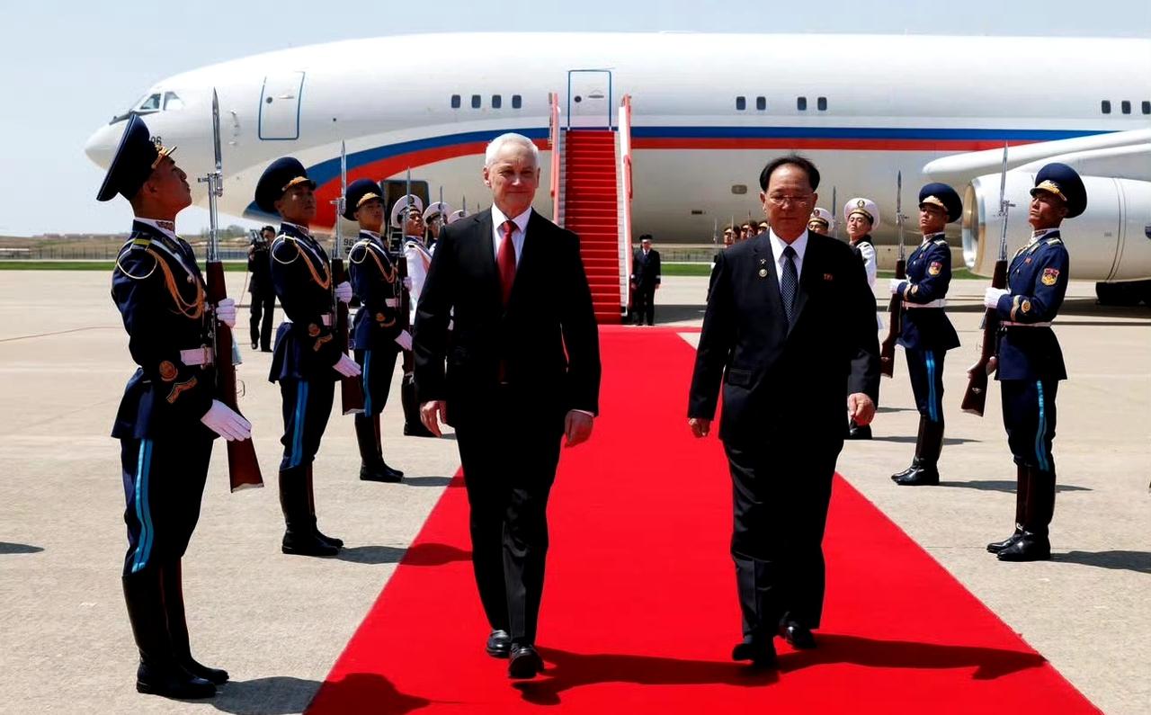 🇷🇺🇰🇵俄罗斯防长别洛乌索夫访问朝鲜。
4月26日，俄罗斯防长别洛乌索夫