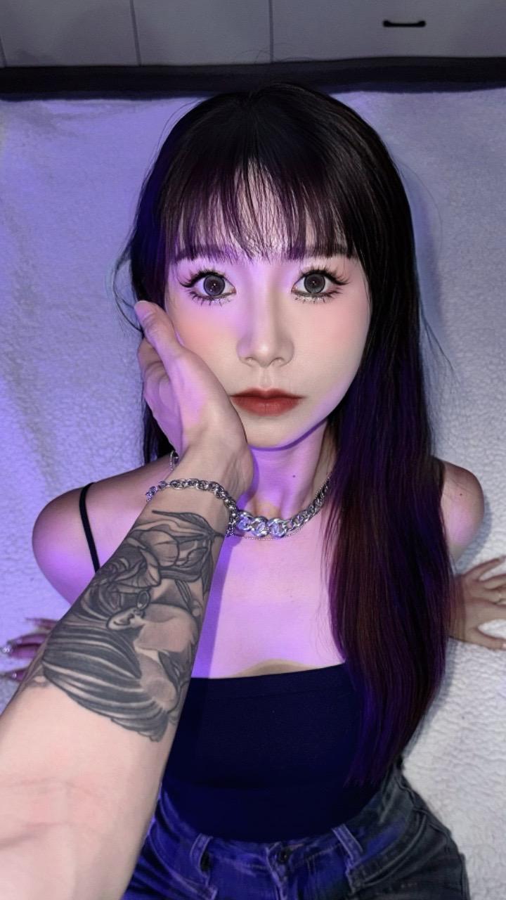 我都已经牵你手 让你不要走。