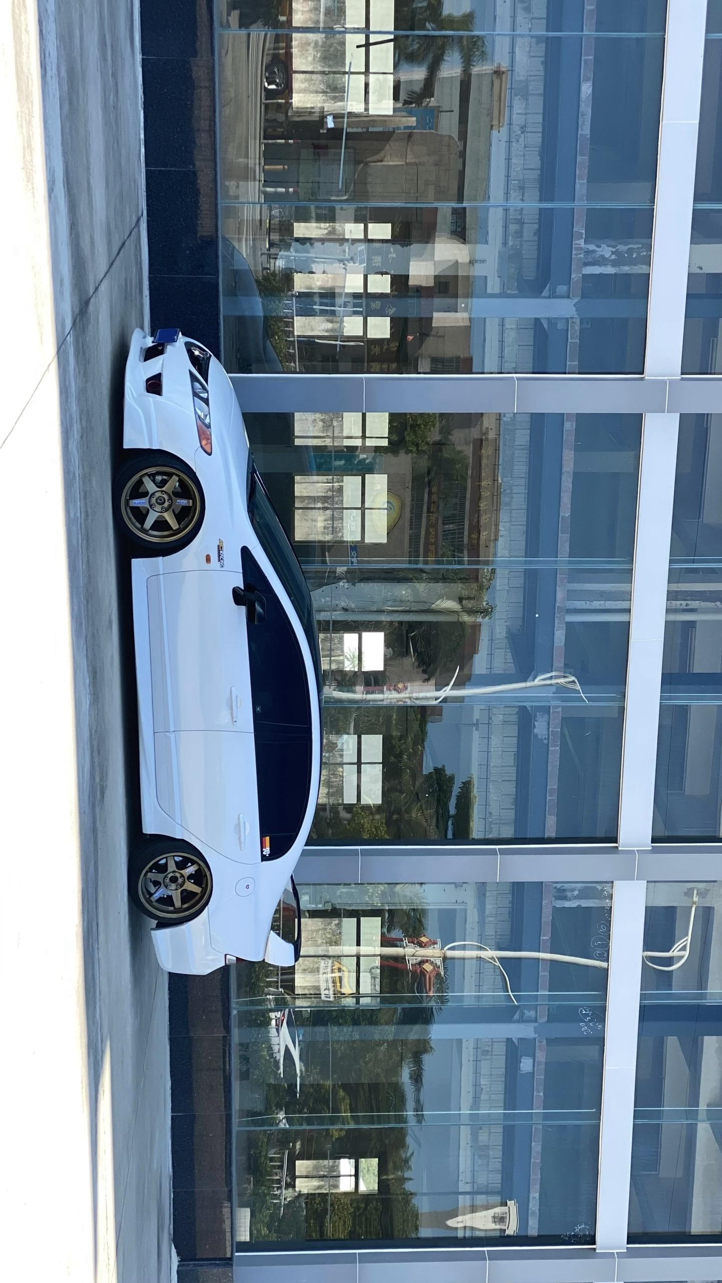 “生活的乐趣就是一台车 一个人 一个好风景”