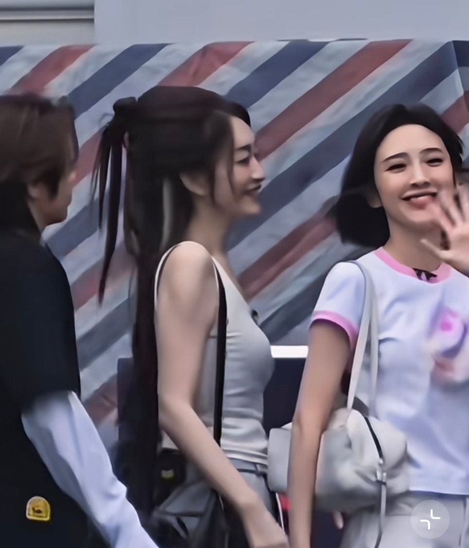 怎么过了一个月还是会被李小冉惊艳到 