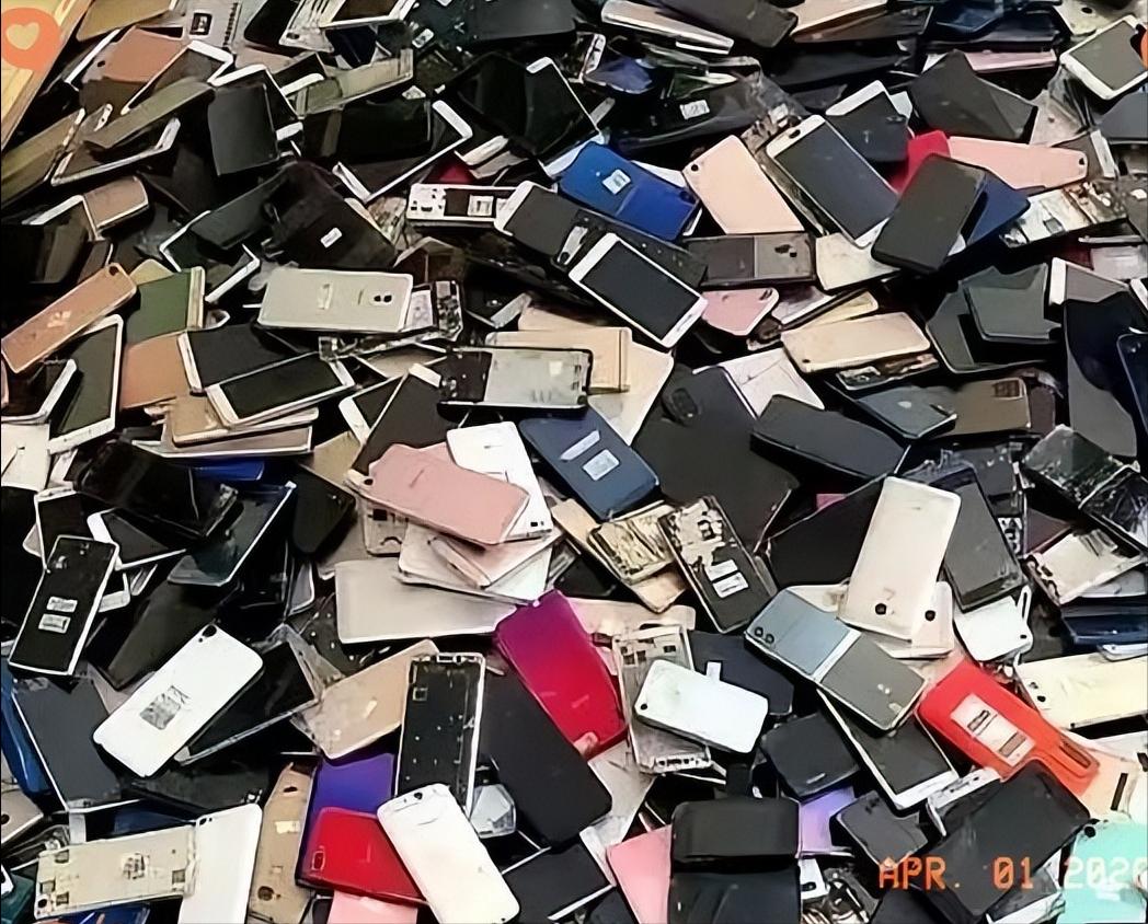 高价收手机这事儿，千万别碰！他们嘴里说的“提炼黄金”，从头到尾就是个幌子，真正值