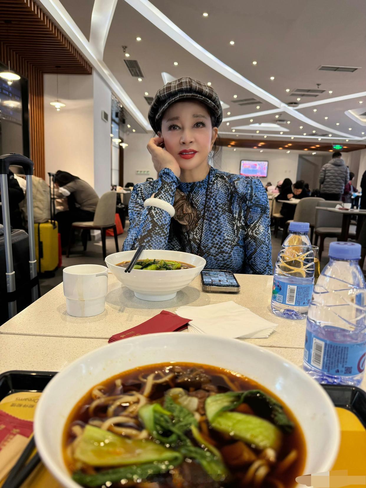 刘晓庆都75岁，看起来像个40多岁一样 