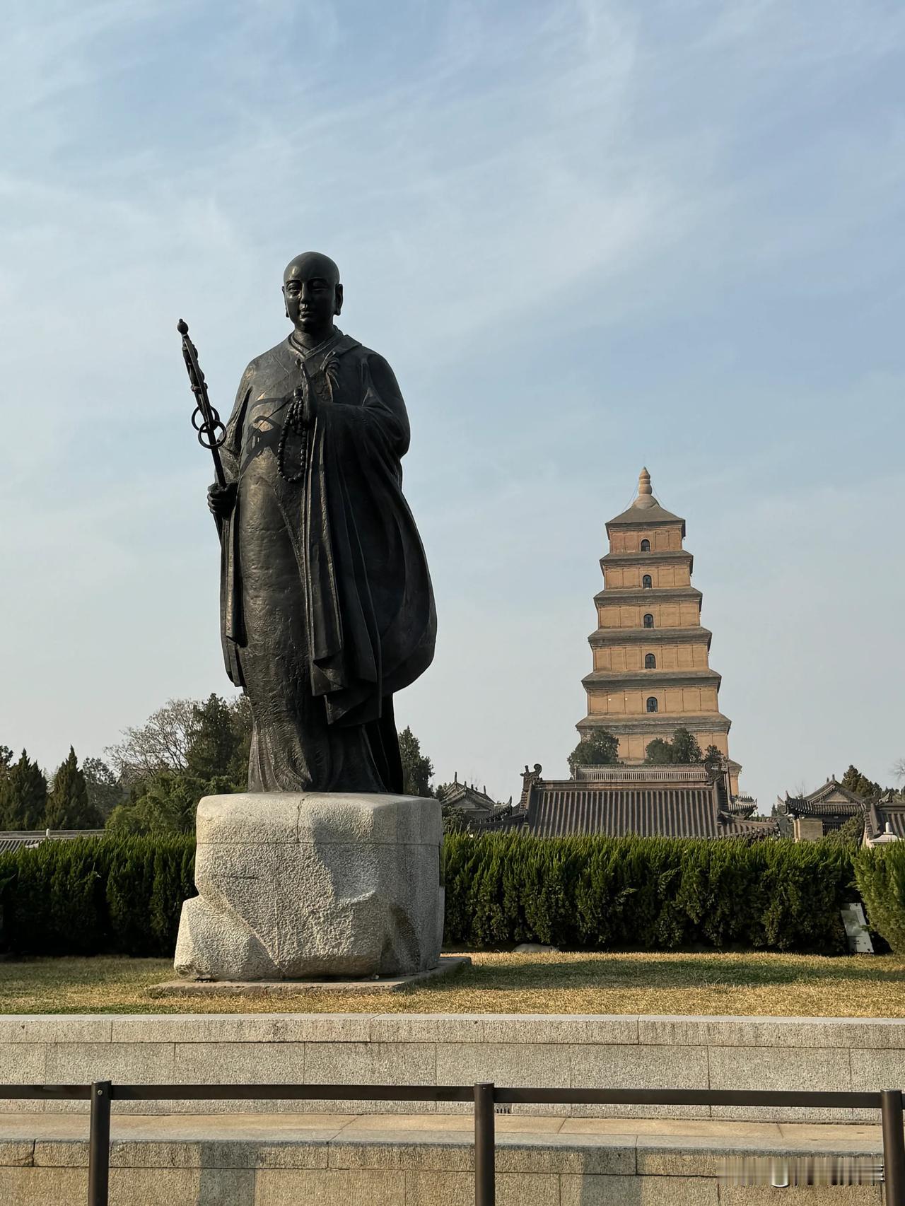 今天二月初五，玄奘法师纪念法会。
大慈恩寺免费……来溜达溜达…
财神殿门口大排长