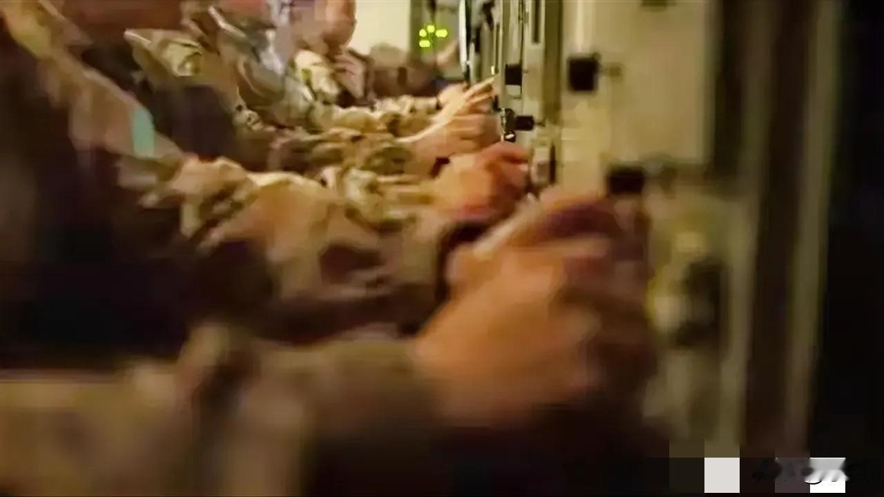 东部沿海阵地，导弹全时竖立，今晚，刚刚也已经通电话。连日来，东部战区沿海一线紧张