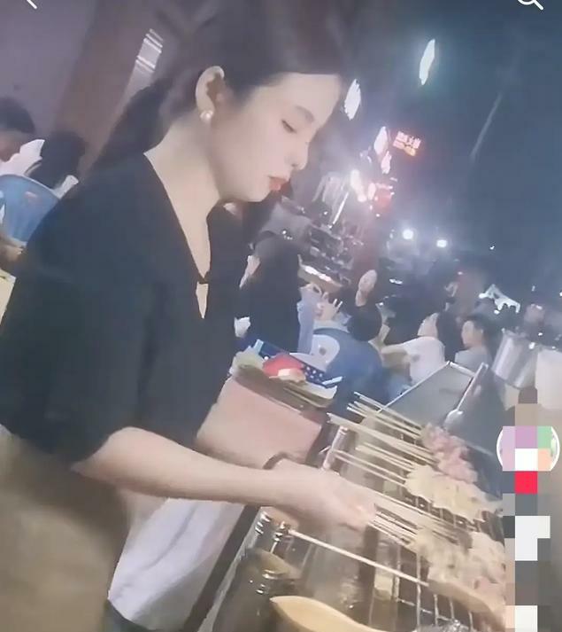 36岁“烧烤西施”大眼妹离世！熬夜烤串凑医药费，熬垮免疫系统终留遗憾
 
9月1