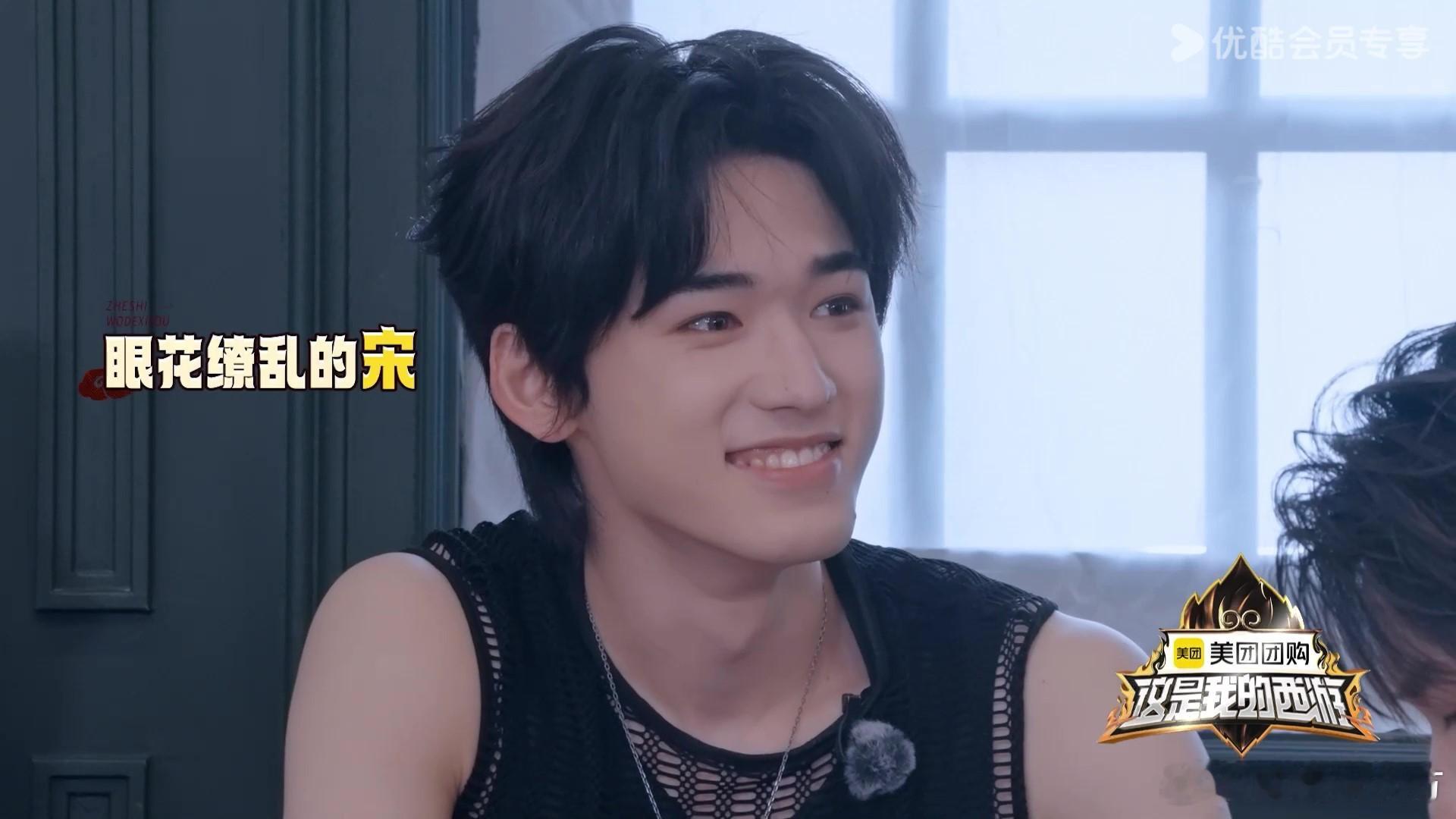 时代少年团满眼都是搂席的欲望 丁程鑫夹金枪鱼时，贺峻霖的手已经揭开隔壁盘的盖子，