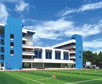 学校的绩效工资，当初说好是奖勤罚懒、多劳多得，结果现在，全变成了校长及一干领导的