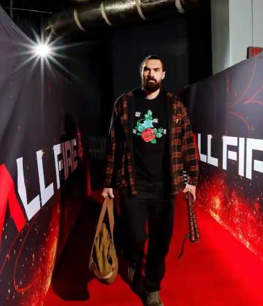 火箭真是赚大发了！最近火箭队记Ben DuBose在节目中聊到了因伤赛季报销的史