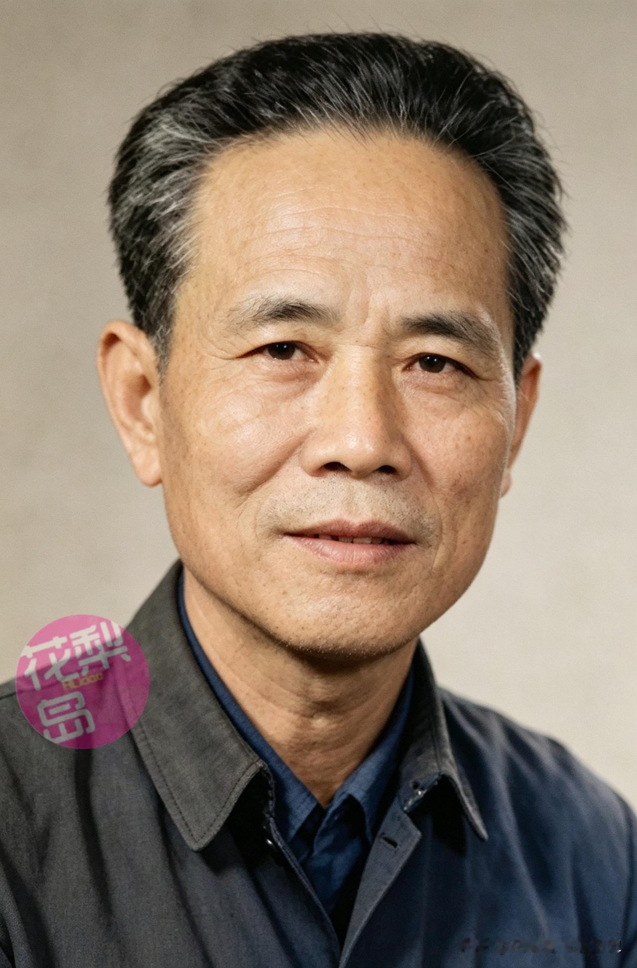 图中人物是王波（1924-1992），海南乐东解放后首任县委书记兼县长，文昌文教