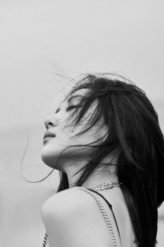 孙千东北女人的韵味孙千自带东北地域赋予的独特氛围感，大方直率，热烈通透。五官舒展