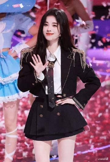 网传鞠婧祎B站跨年 2025B站跨年晚会的网传消息就像一颗甜蜜炸弹，炸得我心里乐