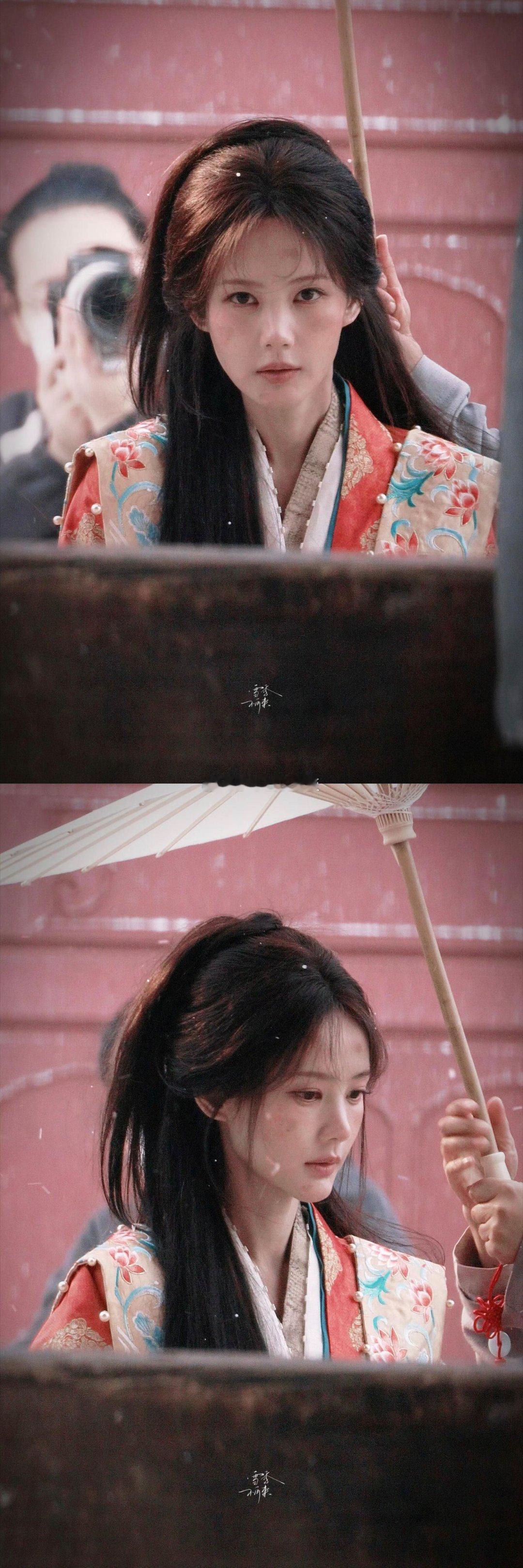 李一桐《金枝》新路透，怎么这么会演啊侧头时眼波微垂，藏着尘泥里的韧劲儿；抬眼望天