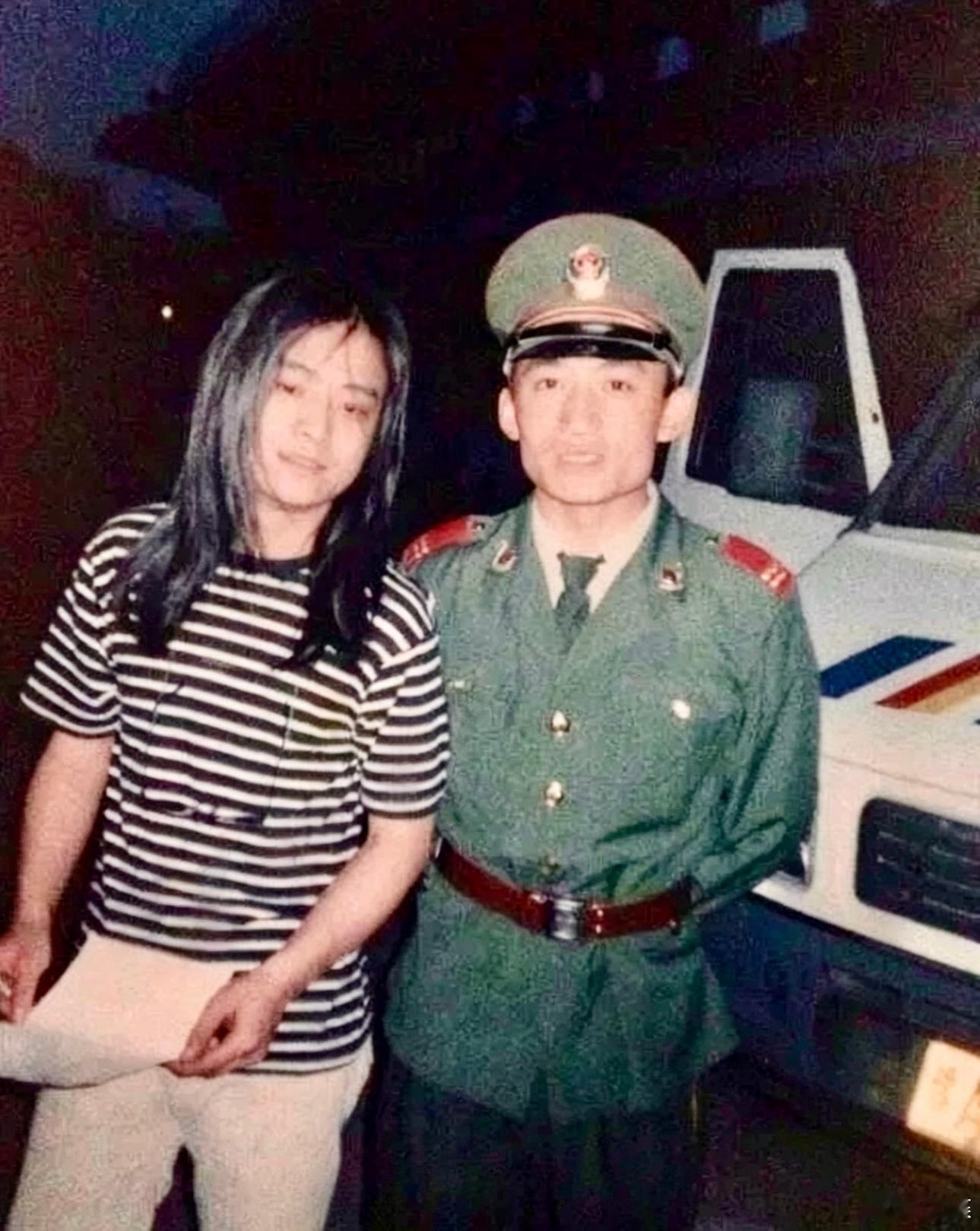 《悼何大壮·其二》：“大”梦一场水风火，“壮”怀千刃断离舍；“永”垂竹帛颂钟鼓，