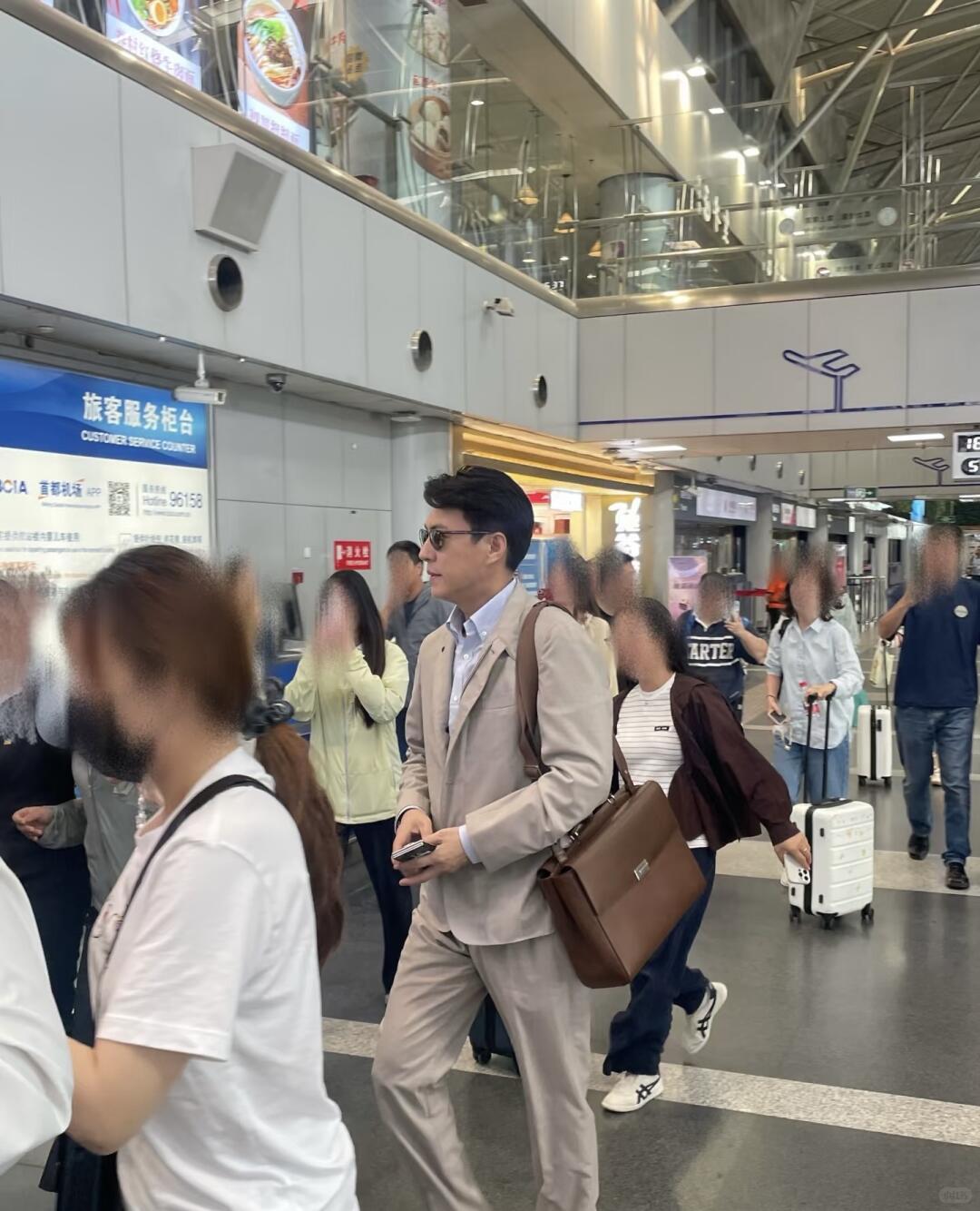 靳东为什么被评为国家一级演员?靳东为什么能获评国家一级演员
 
很多人疑惑，靳东
