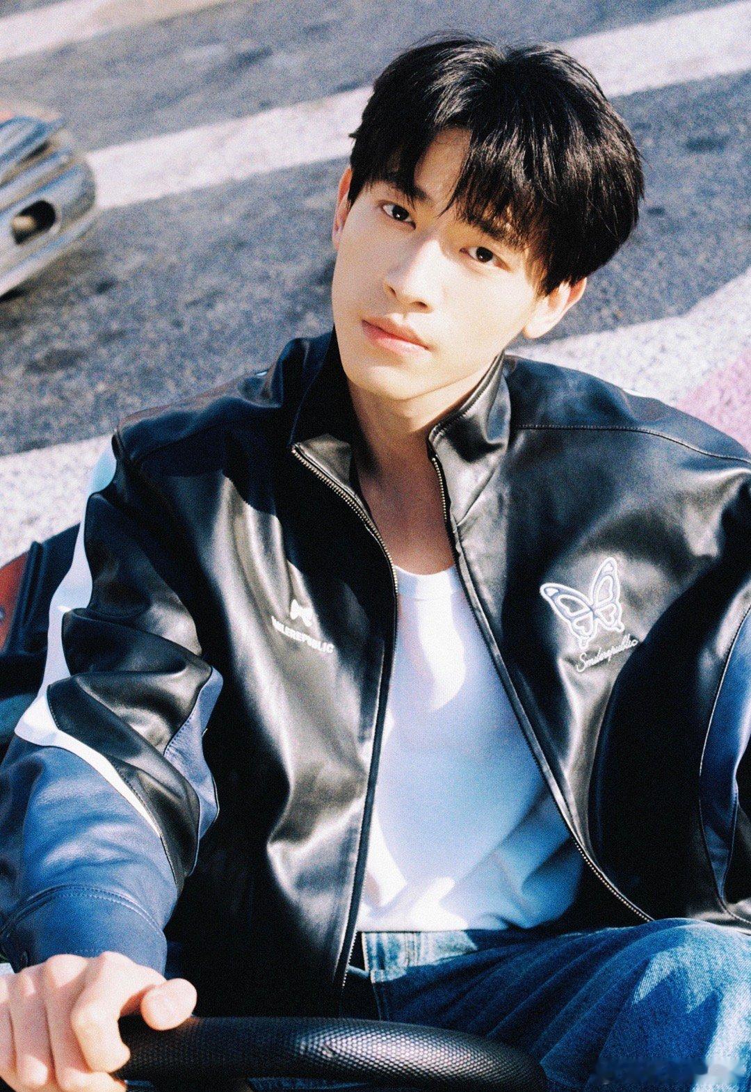 辛云来是剧组卡皮巴拉 辛云来这个“剧组卡皮巴拉”真是当之无愧。他情绪特别稳定，遇