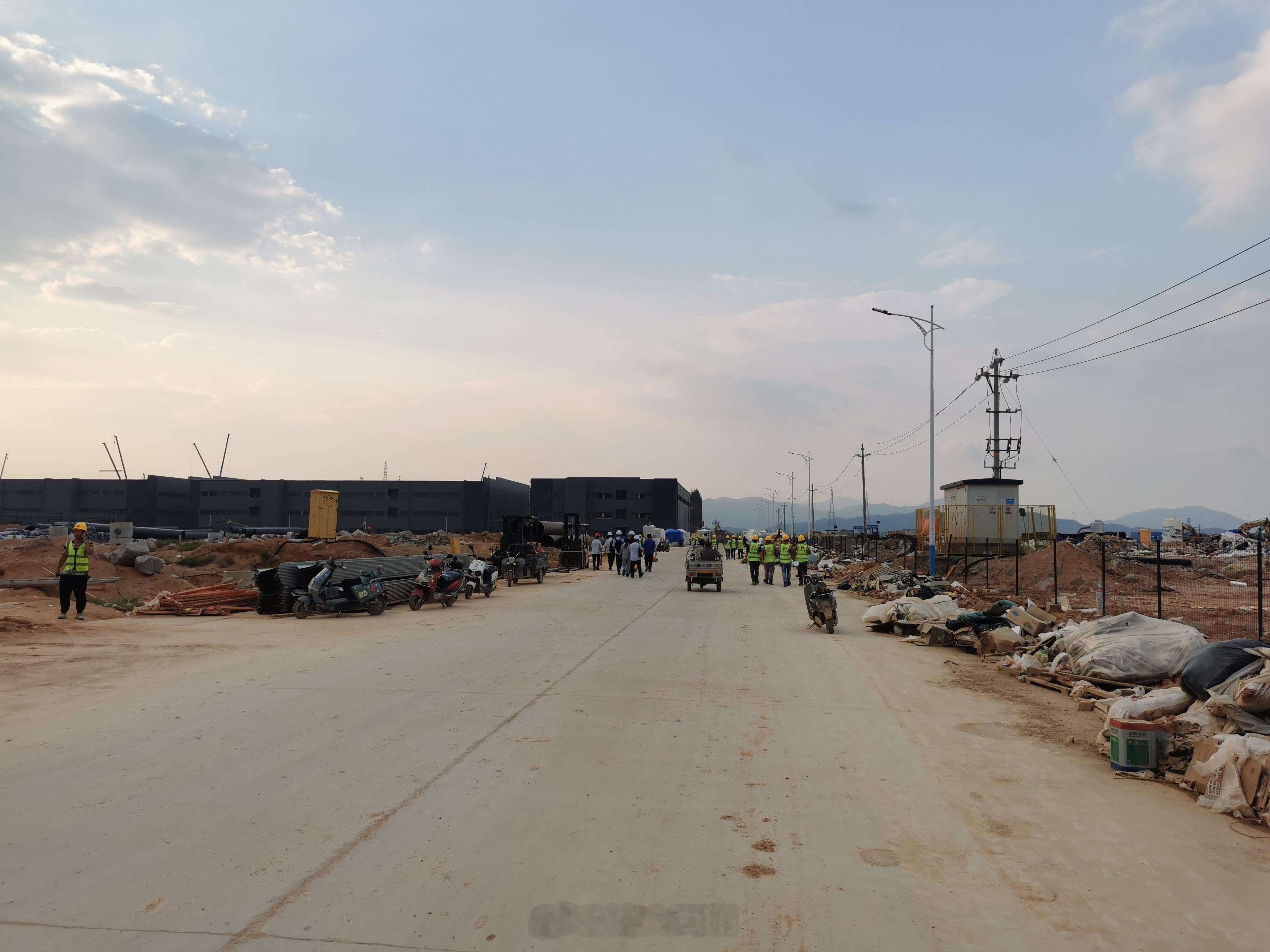 生活手记 为了生活艰苦奋斗，不求大富大贵但求饿不死！记录城市建设者们 ​​​