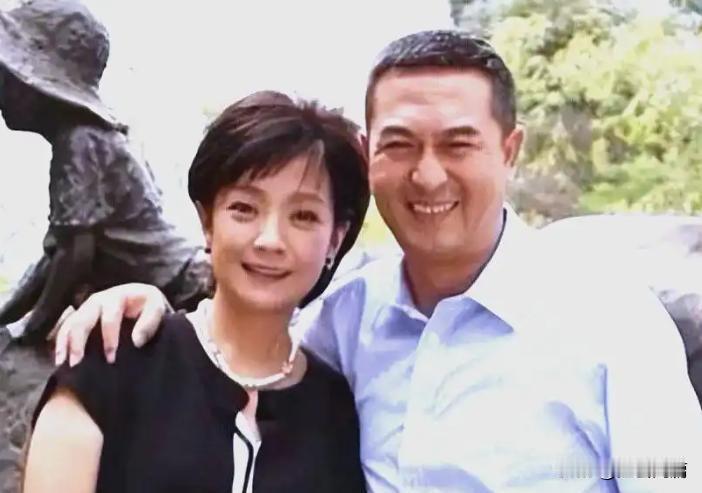 没事儿就有造谣张嘉译和妻子离婚的。这一次的电视连续剧《主角》，两口子又共同出现在