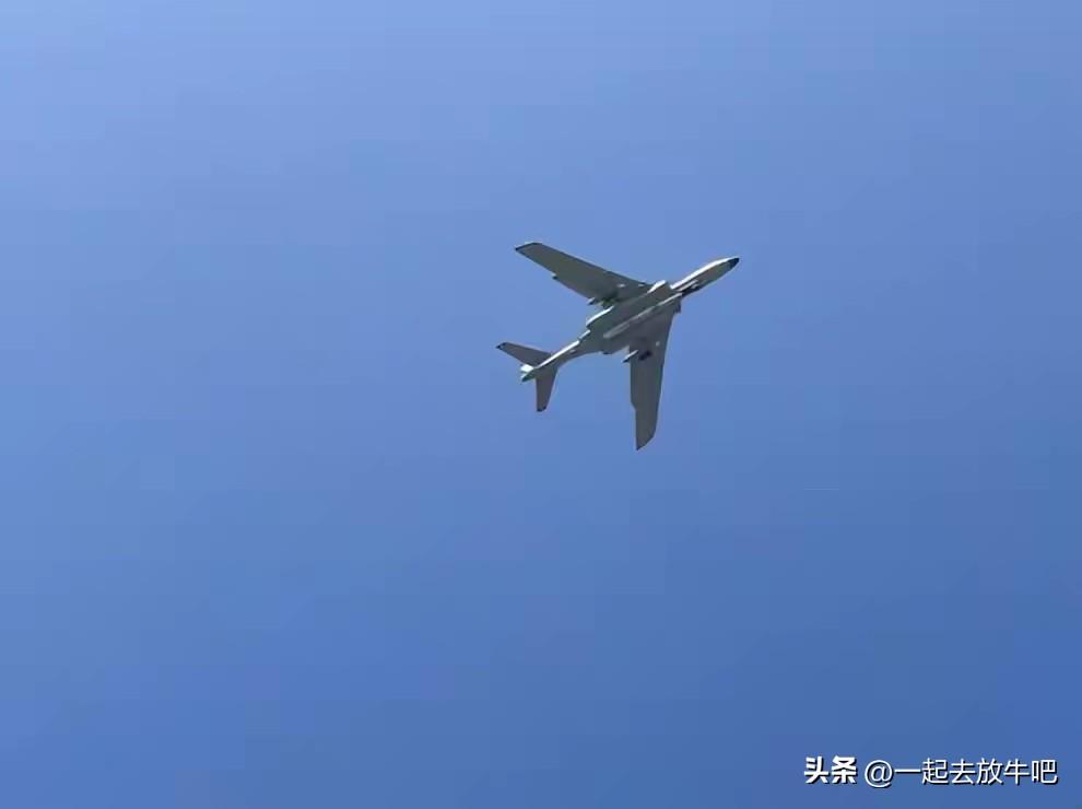 中国四两拨千斤，撼动美国五大战略武器。
轰六挂惊雷-1，直接秒杀美国战略轰炸机。