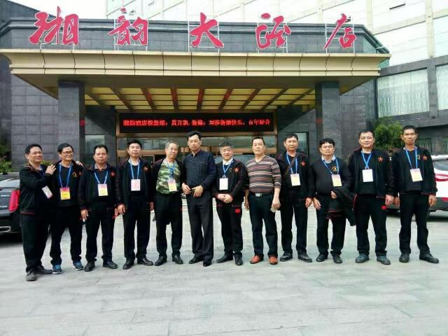 毛主席重上井冈山时，写了一首惊世之作《水调歌头·重上井冈山》，主席的心情可从其词