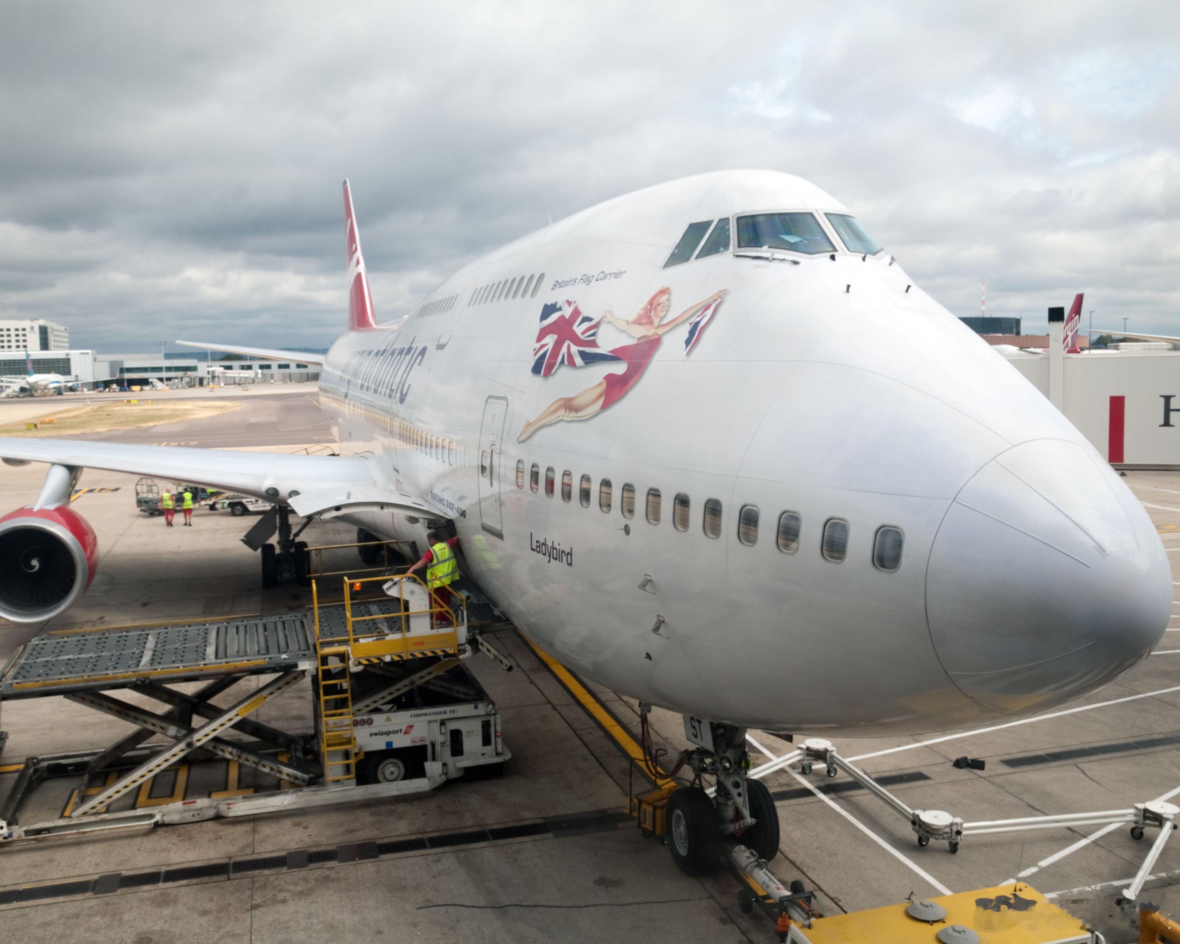 【机场警告称航空燃油短缺，人们担心英国和欧盟的航班会被取消】[美以入侵伊朗 ]（