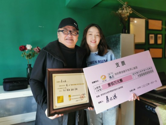 其实刘欢不仅是国宝级的、有数不清国民级代表作的音乐家。他还为华语乐坛做过一件非常