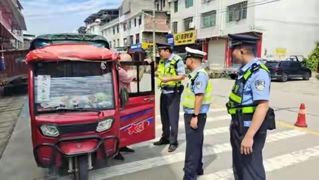 近日，全国又有多地明确出台新一轮针对三轮、四轮车的整治政策，更是明确禁行禁用，已