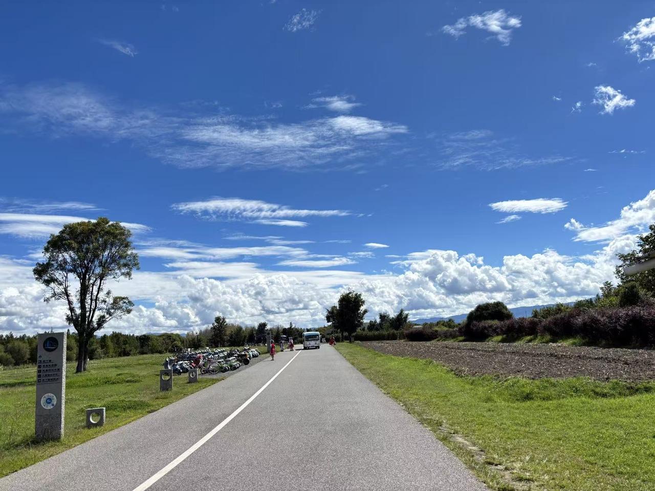 出来旅游了，外面风景真好看！
得时不时出来走走
在家憋的太久也不好[比心][比心