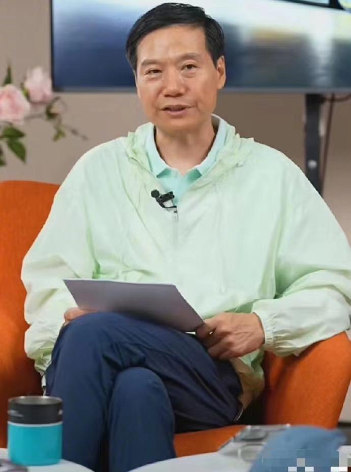 雷总最新直播的状态大家觉得如何？感觉发量有些稀疏了，面容也略显憔悴，造车果然是个