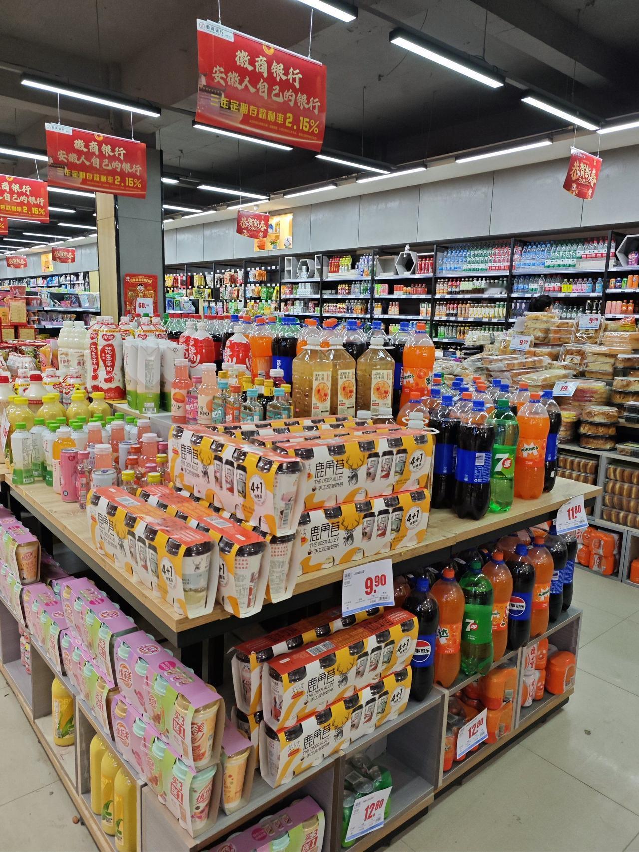 传统大超市是不是越来越难搞了。仅去年一年头部大超市就关店了3900多家门店。
1