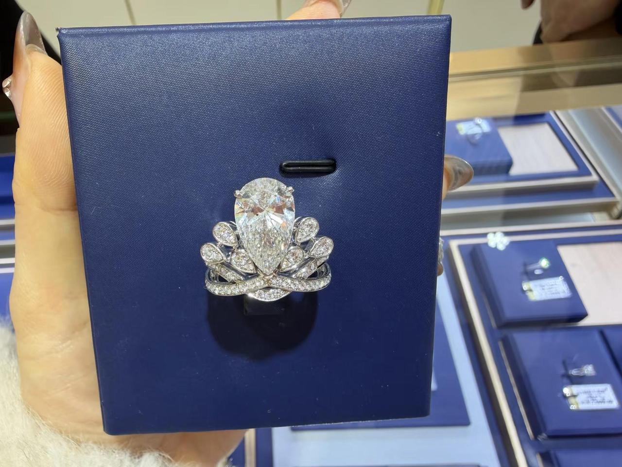 😂自己喜欢的东西不定义心心念念的大钻戒🥰🥰2026送自己的大礼物