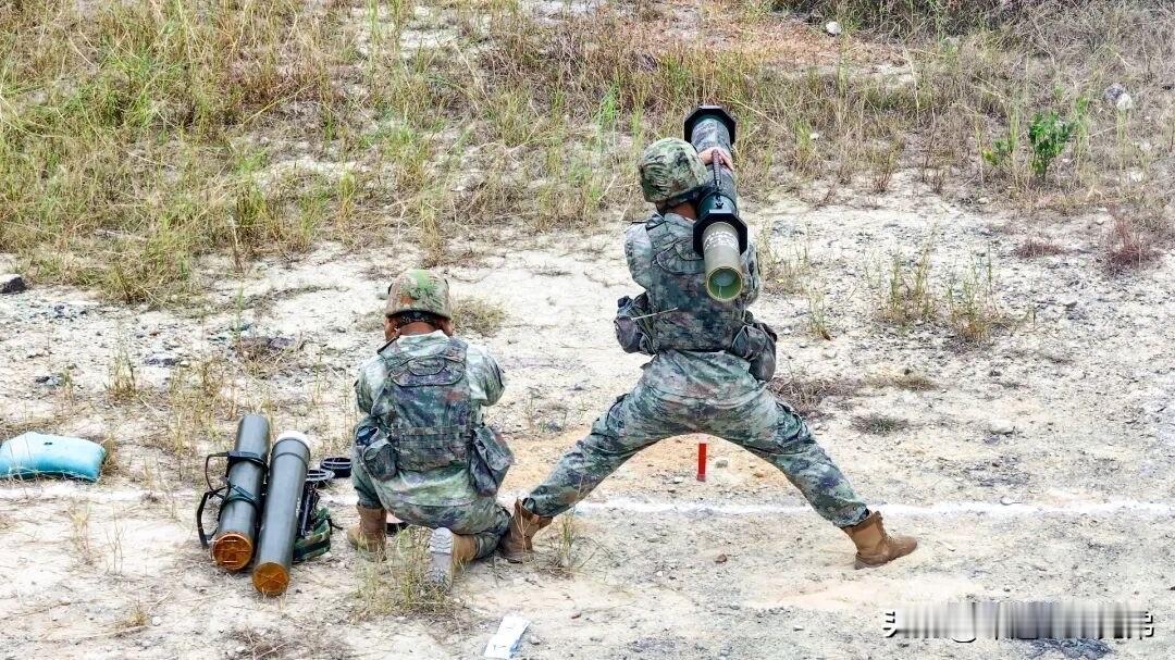 “各炮注意，打击目标，xxx方向，一发装填，放！”近日，东部战区陆军第73集团军