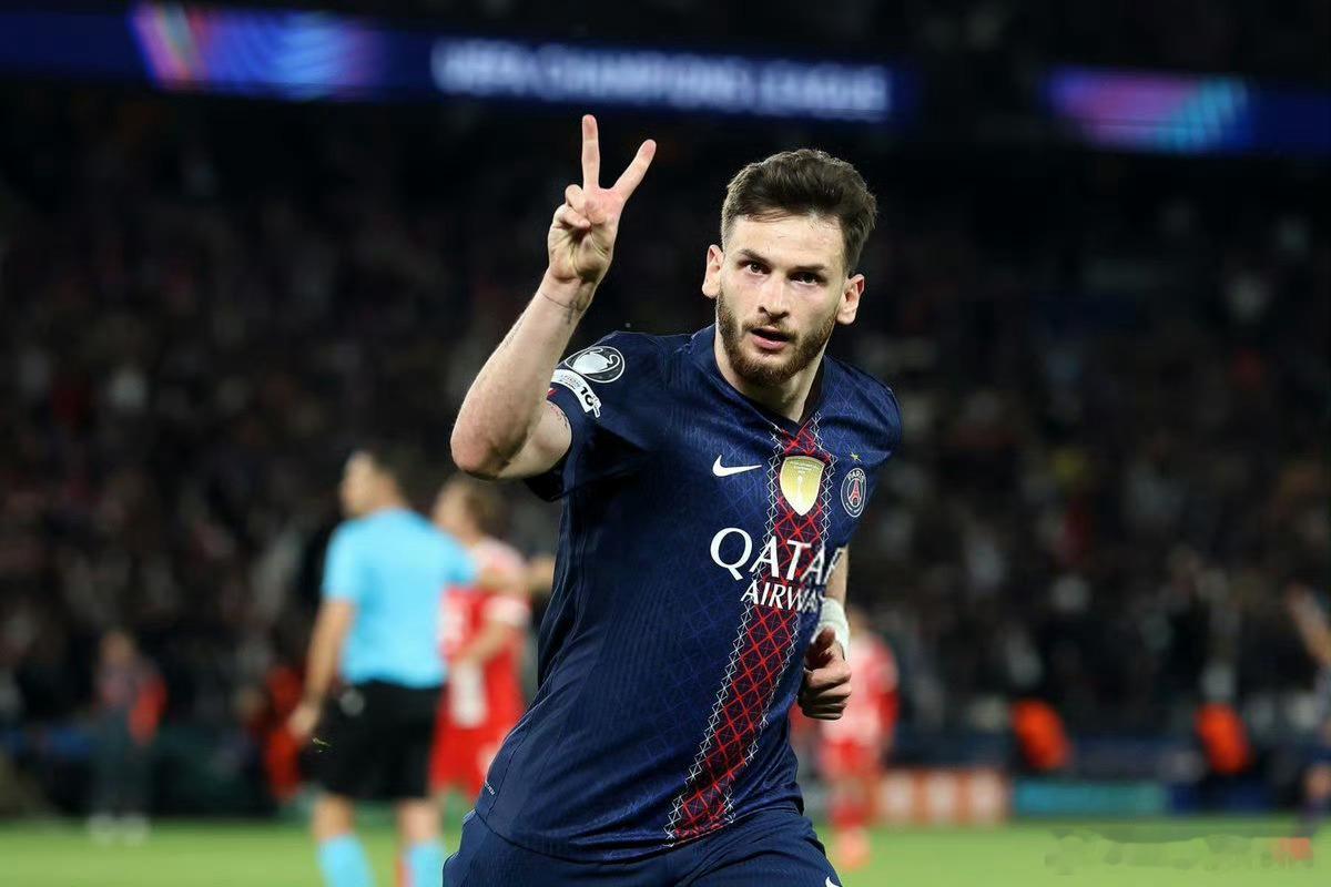 巴黎圣日耳曼5比4拜仁面对拜仁梅开二度建功！K77欧冠本赛季14场已造15球。欧