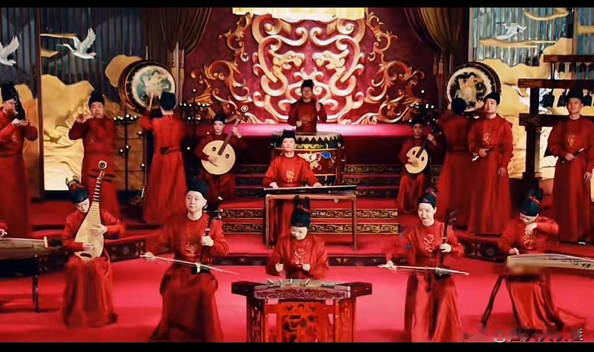 董宇辉的审美确实可以
他居然是西安中秋晚会的编剧+导演[赞][赞]
一场晚会11